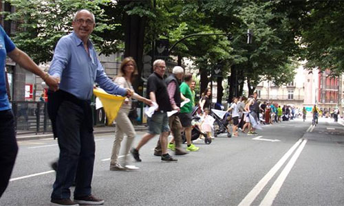 Una cadena humana por el derecho de autodeterminación en el País Vasco